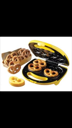 Nostalgia Electrics SPF-200 Soft Pretzel Factory Brand New!