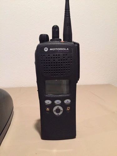Motorola xts2500 &amp; charger700 800 mhz - nearly new! for sale