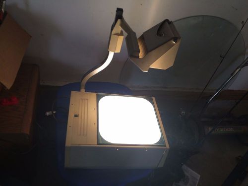 3M 413 OVERHEAD TRANSPARENCY PROJECTOR + NEW PACK PP2500 TRANSPARENCY + NEW BULB