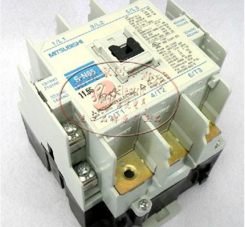 1PCS NEW MITSUBISHI electromagnetic contactor S-N65 AC380V