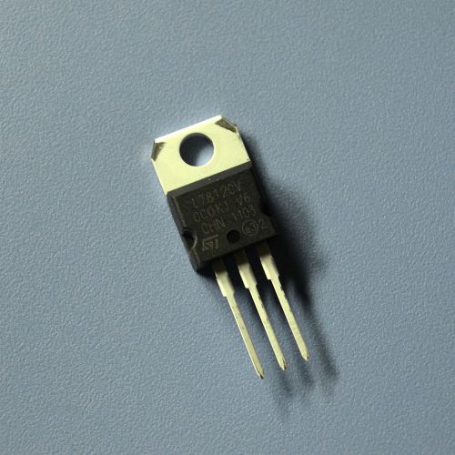 10 pcs DC-DC DC to DC LM7812 L7812 7812 1.5A TO-220 Voltage Regulator IC new