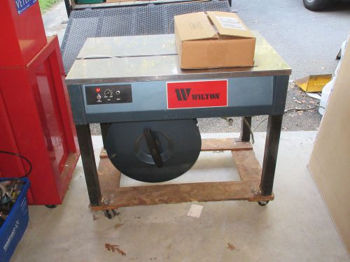 WILTON PACKAGE STRAPPING MACHINE 3/8&#039;S STRAPPING
