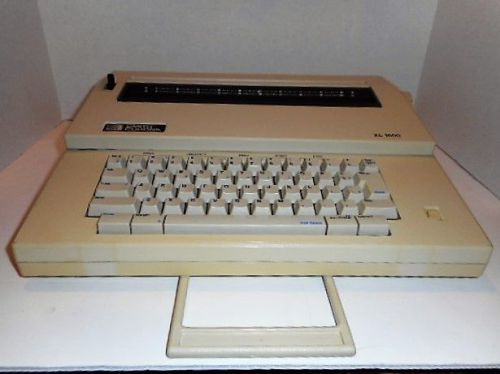 Smith Corona SL-1000 ElectricTypewriter Extra Clean