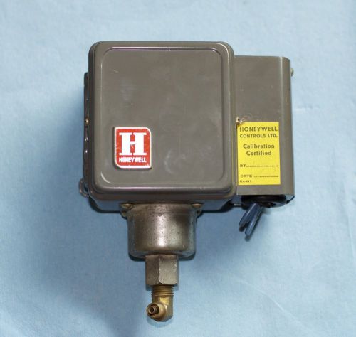 Honeywell Pressuretrol L604E, 0-25 PSI, lightly used, 2-month warranty