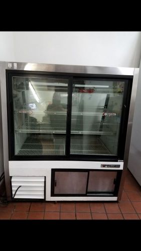 true refrigerator display case
