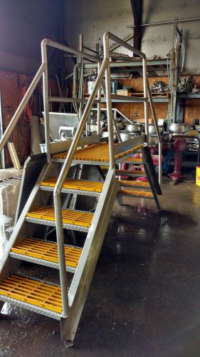 STAINLESS STEEL FOODGRADE WALK-OVER WITH GRIT-TOP STEPS