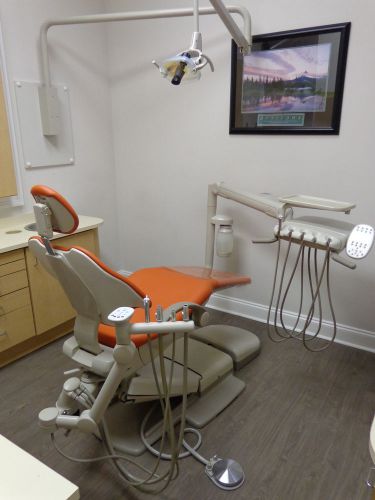 ADEC 511 DENTAL CHAIR W/ DELIVERY UNIT &amp; WALL LIGHT OR RADIUS 6300 A-DEC LIGHT