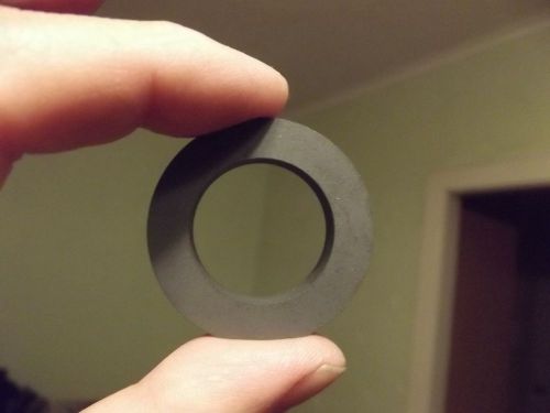 Box. 60 x large toroid ring ferrit cores 38 x 24 x 7 mm. 60 pieces. for sale