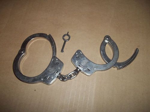 Smith &amp; Wesson Hand Cuffs with key