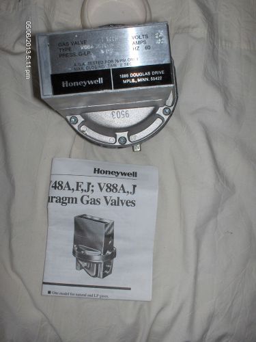 Honeywell v88a-1626 1-1/4 inch 1/2 psi 24v 60 hz diaphragm gas valve for sale