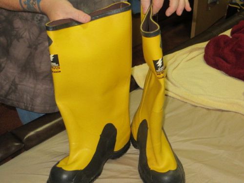 servus size 8 over boots, outdoor work boot