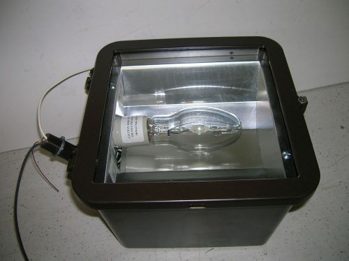 70 WATT  METAL HALIDE DELUXE PS  FLOODLIGHT QV WIRED 120V WITH LAMP