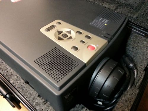 NICE Epson Powerlite 7200 Projector in Hard Travel Rolling Carry Case Power Lite