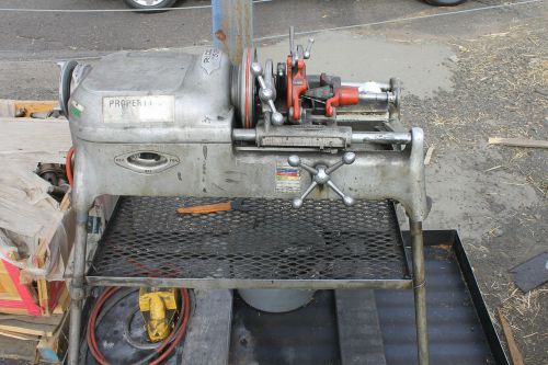 Ridgid 535 PIPE THREADER WITH OILER BUCKET AND TRAY FOR UNDER THE UNIT