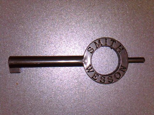 Smith &amp; Wesson   Handcuff Key