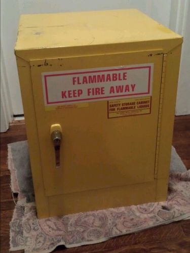 Used  4-GAL OSHA SAFETY STORAGE CABINET FOR FLAMMABLE LIQUIDS