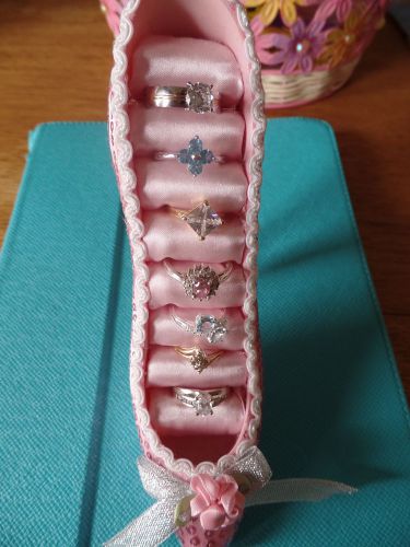 Pretty Satin Ring Tray Holds 7 Rings. Display Rings Not Included