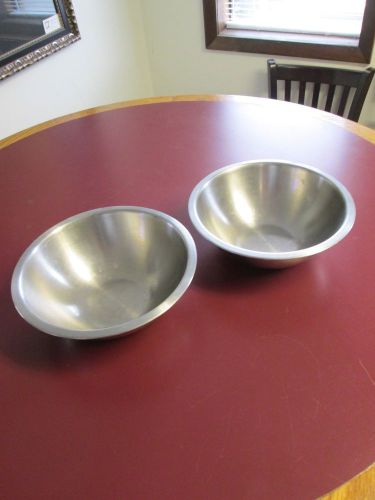 LOT OF (2) COMMERCIAL STAINLESS STEEL MIXING BOWLS - NO RESERVE -