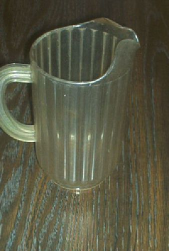 Rubbermaid 32 oz Clear Water Pitcher 3337
