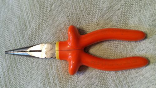 1000V INSULATED NEEDLE NOSE PLIERS