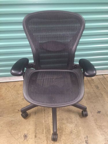AUTHENTIC Herman Miller Aeron Mesh Desk Chair SIZE B....VERY GOOD CONDITION!