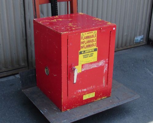 Justrite 25042 Flammable / Inflammable Liquid Storage Cabinet - 4 GAL