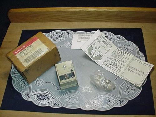 HoneyWell S830A 1005 Clogged Filter Flag Indicator, 2 Wire Low Voltage NEW!