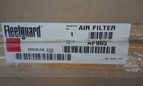 SALE!  AF965 FLEETGUARD AIR FILTER  NOS FREE SHIPPING!