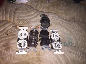 A Lot Of Five Used Vintage Plug-In Receptacles