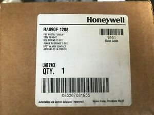 Honeywell RA890F1288 120V Protectorelay Date Code 1951