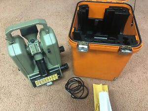 WILD HEERBRUGG THEOMAT T2000S W/ HARD CASE