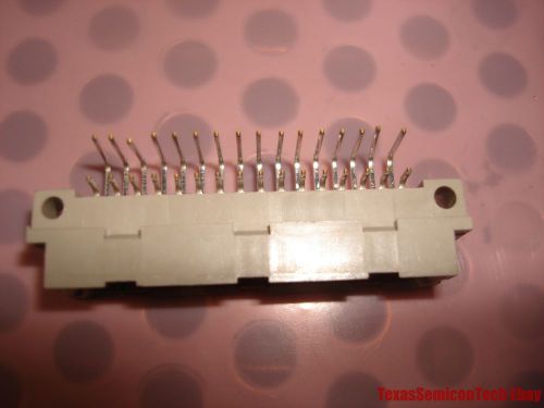 37pcs itw pancon 100-332-053 32pin male right angle connector lam 668-008420-032 for sale