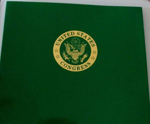 Reduced Two-Pocket Folder in Green with Embossed Congressional Seal