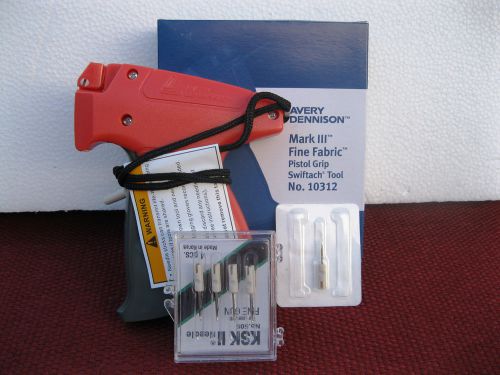 Avery dennison fine clothing price tagging gun plus 4 extra needle for sale