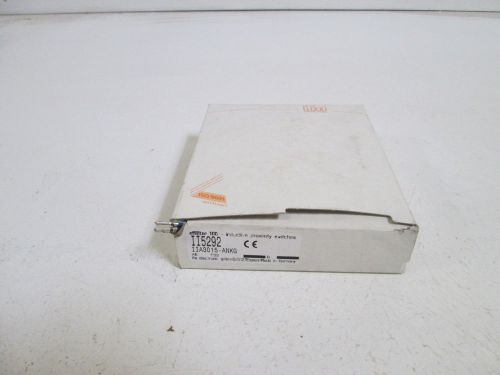 EFECTOR INDUCTIVE PROXIMITY SWITCH II5292 (AS PICTURED)  *NEW IN BOX*