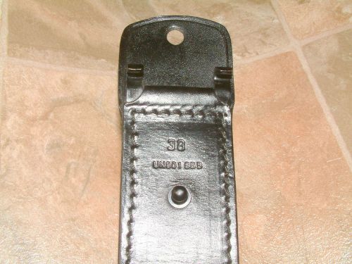 SUEDE LINED BLACK LEATHER DUTY  BELT W HOOK AND PIN CLOSURE SIZE 38 UN901SBB