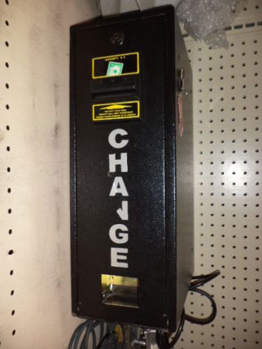 Change Machine Black  with Key Doller Bills $1  Vending Change  USED