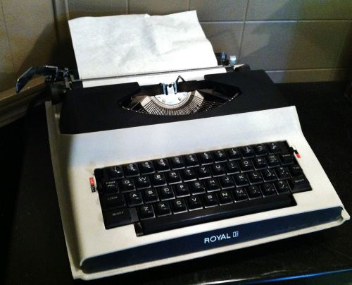Vintage Royal Apollo 10 Portable Electric Typewriter Works