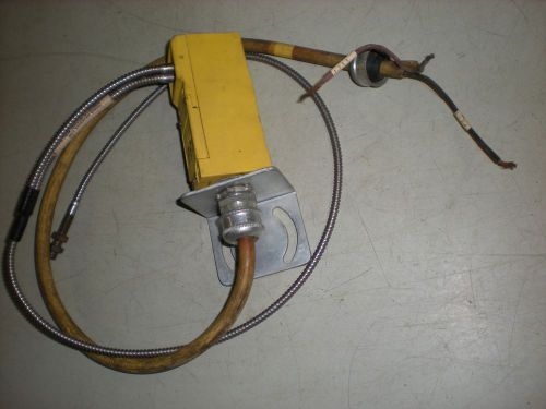 Banner Model FX1 Multibeam Photoelectric Switch - 120VAC - Powers Up