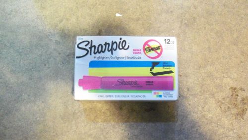 Maker Book Sharpie Accent Tank-Style Highlighters, Fluorescent Yellow, 12 Pack