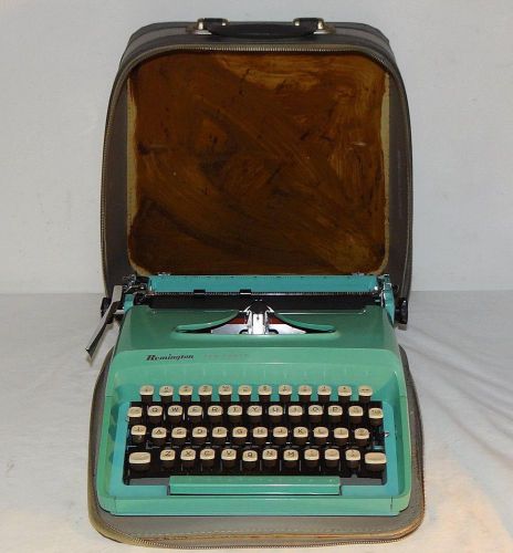 ca1968 &#034;REMINGTON TEN FORTY&#034; Dual Color PORTABLE TYPEWRITER w/CASE ~ NICE!!!
