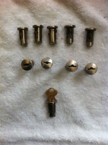 A&amp;A NORTHWESTERN, OAK, and many others, lot of 10 VENDING LOCKS AND 1 KEY