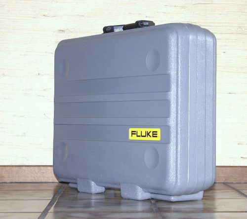 Fluke Hard Carrying Case, exterior dimensions 19 x13.5 x 5 inches - Grey -