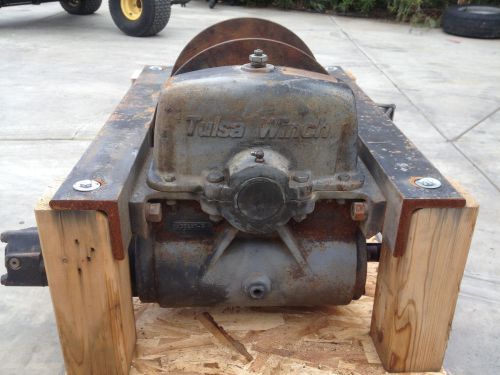 Tulsa Winch Model 18G hydraulic worm drive with kick out