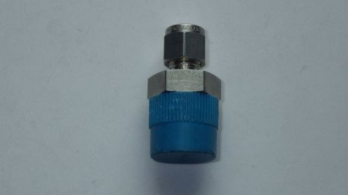 SWAGELOK  SS-400-1-8 MALE CONNECTOR 316 SS 1/4&#034; OD TUBE X 1/2&#034; NPT NNB