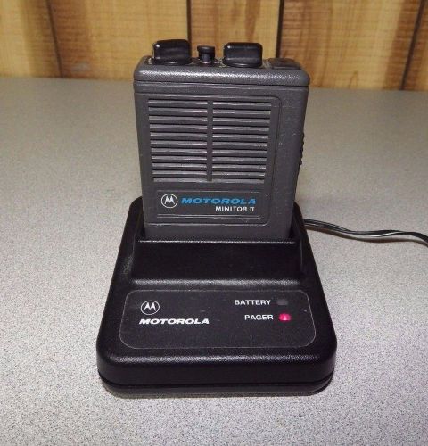 Motorola Minitor II VHF Pager H03UMC1222AC with NLN3821A Battery Charger