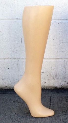 Mn-aa16(#43) used 18&#039;&#039; flesh women&#039;s freestanding knee high hosiery leg display for sale