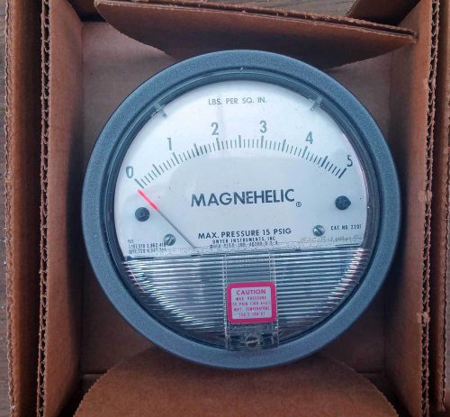 Dwyer 2205 Magnehelic Pressure Gauge 0 - 5 in H2O NEW