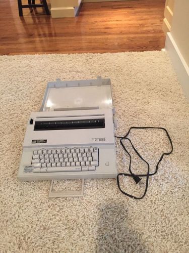 Smith Corona Electronic Memory ypewriter XL 2000 with Spell Right Dictionary