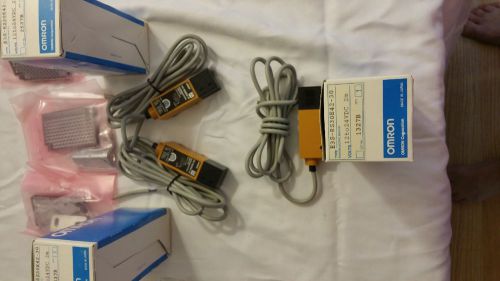 Omron E3S-RS30E42-30 Sensor with Reflector and mounting boxed. Never used.